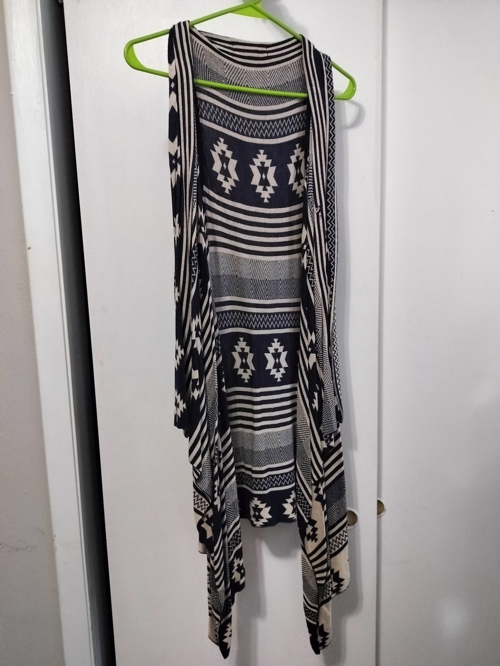 Forever 21 Black and Cream Aztec Print Open Cardigan